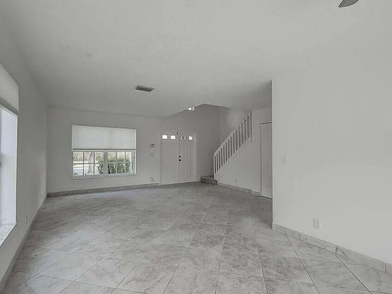10758 Lake Jasmine Dr — Photo 9