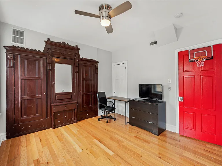 1730 Monument St — Photo 18