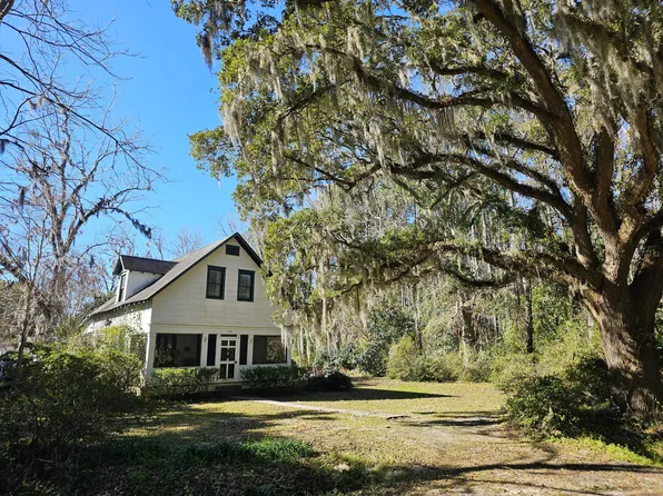 1123 N Pinckney St, Mc Clellanville, SC 29458