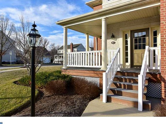 2nd image of 472 Fairmont Dr