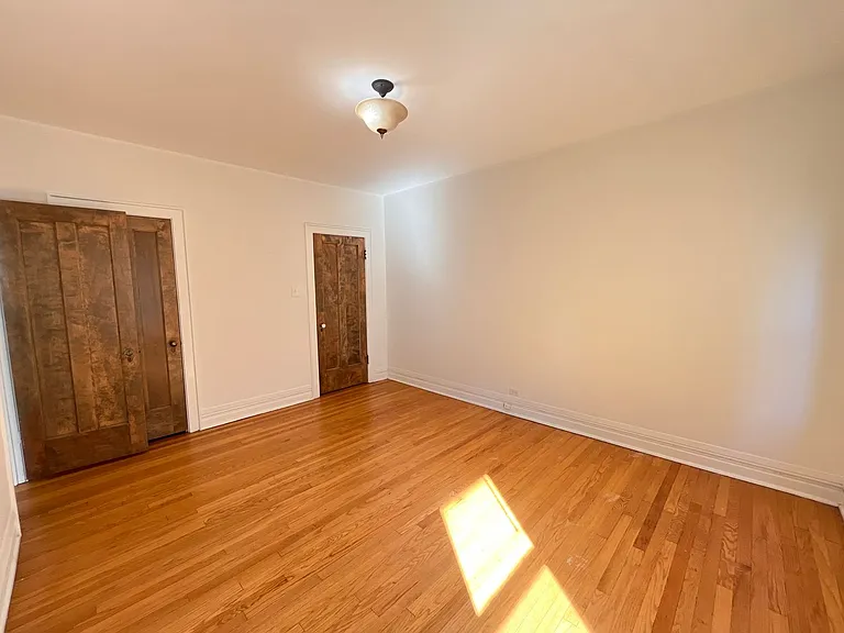 6150 N Hoyne Ave — Photo 6