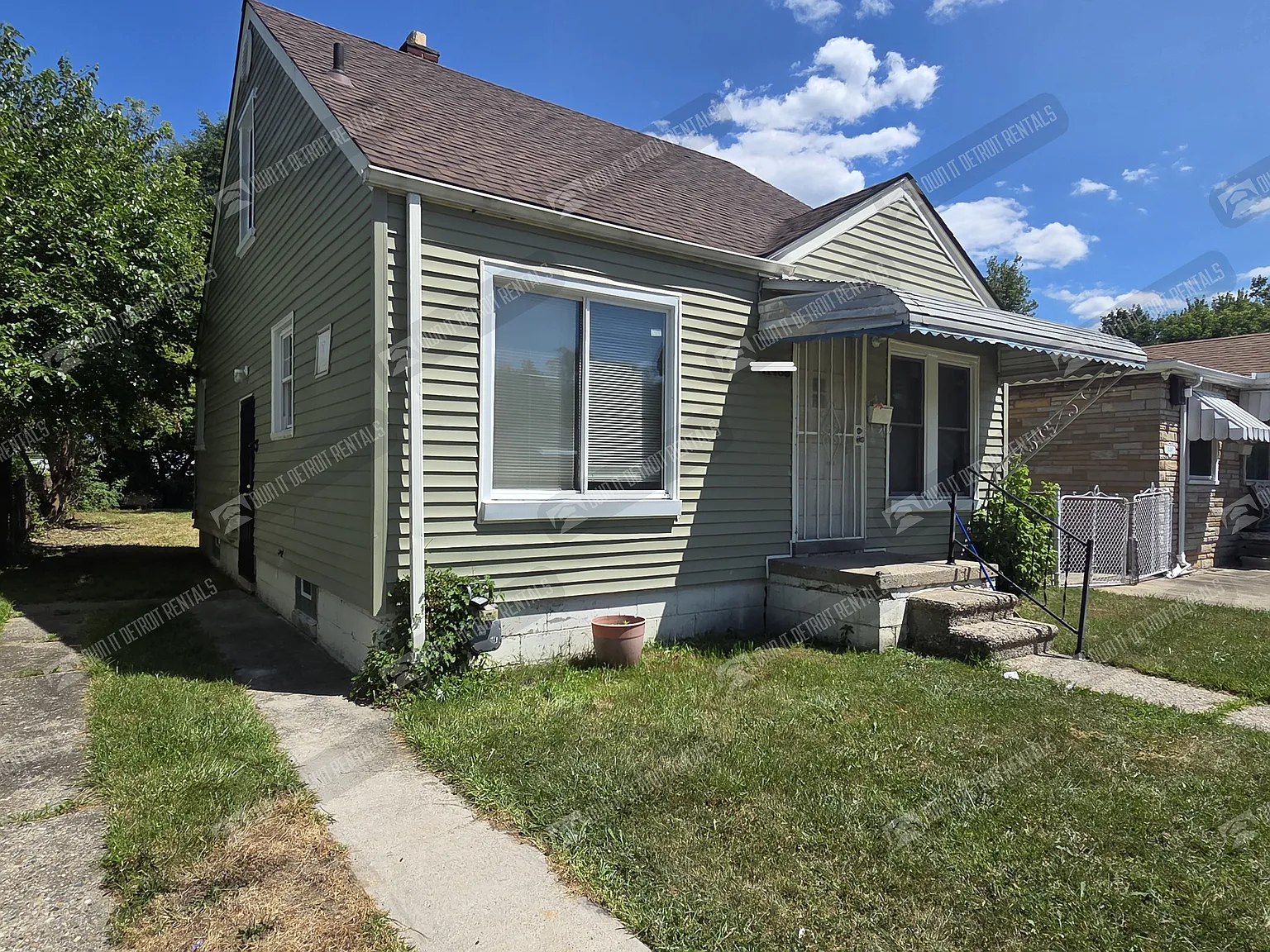 House - Bungalow — Photo 2