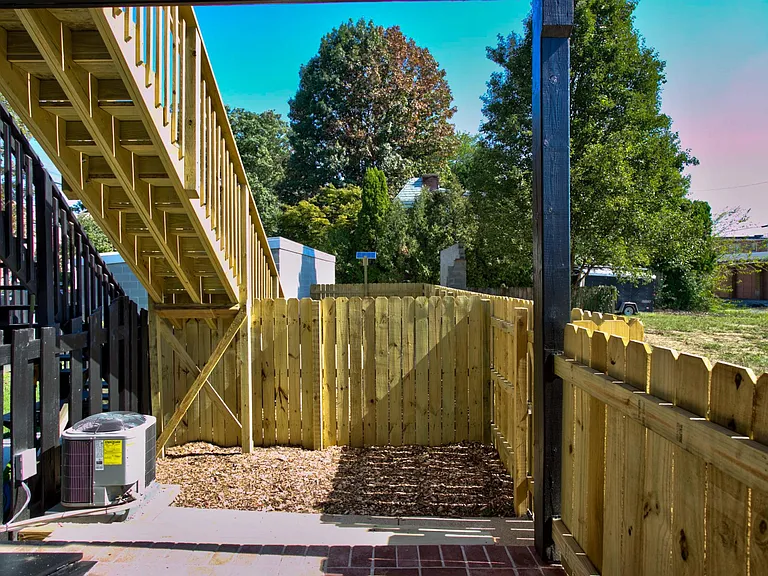 537 N Plum St — Photo 23