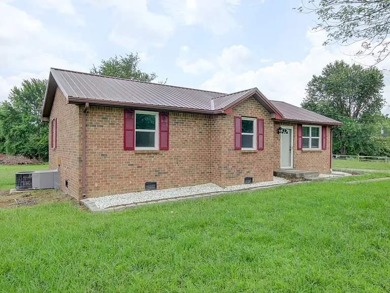 729 Welsey Dr — Photo 2