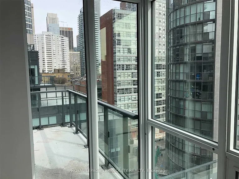 955 Bay St #803 — Photo 4