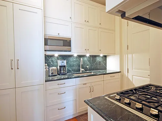 Sold by Mercedes Berk | media 5