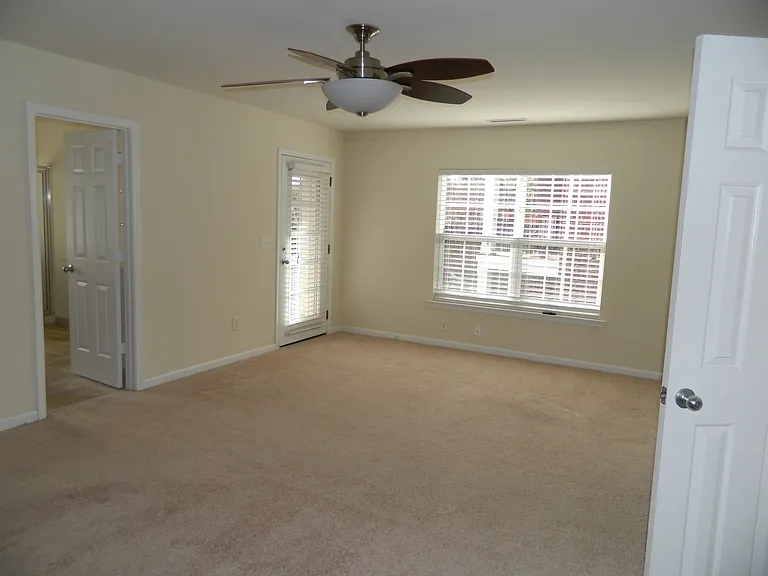 1027 Remington Oaks Cir — Photo 14