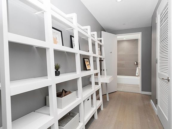 4th image of 42 W 33rd St #35F1
