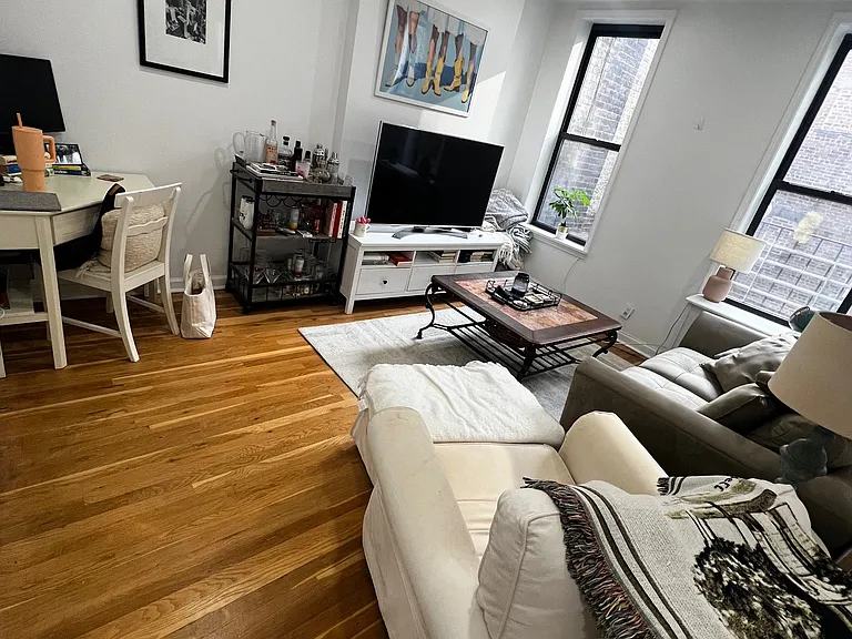 1376 3rd Ave #5F — Photo 2