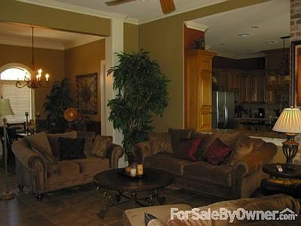 4th image of 17 Cambridge Cir