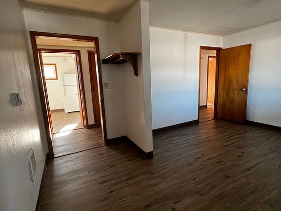 4th image of 802-806 SE Queen Ave