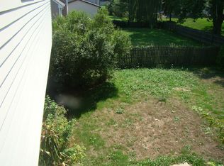 550 Waterford Dr, Lindenhurst, IL 60046