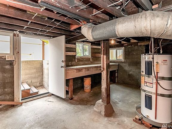 4th image of 1212 Burwell St