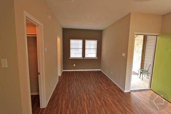 2nd image of 1001 W Stassney Ln