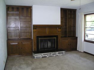 942 Royal Oak Dr, Dickinson, TX 77539