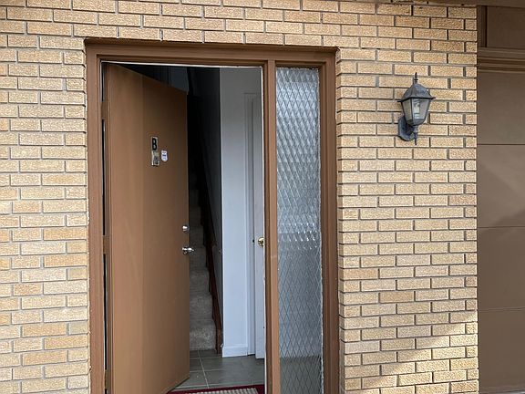2nd image of 990 Northwestern Ave APT B