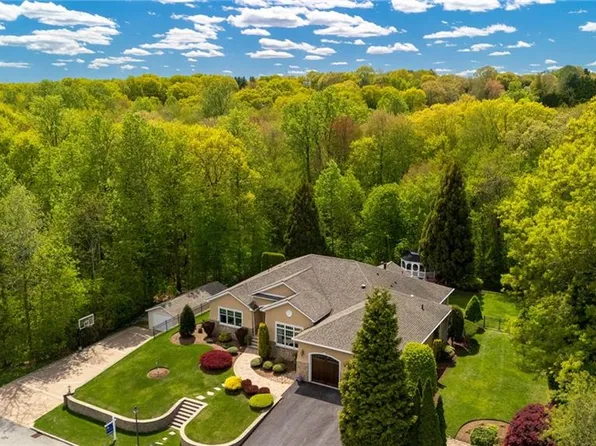 45 Briarbrooke Ln, Cranston, RI 02921