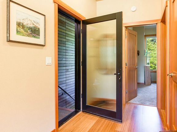 4th image of 712 Vineyard Ln