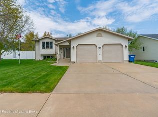 2234 3rd St W, Dickinson, ND 58601