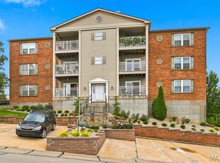 122 Samarra Estates Dr APT I, Fenton, MO 63026