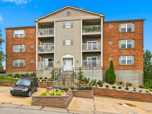 122 Samarra Estates Dr APT I, Fenton, MO 63026