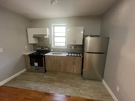 3rd image of 1315 Seneca Ave #1