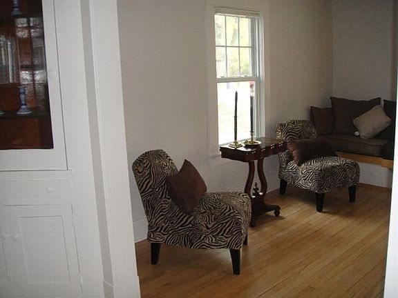 3rd image of 408 Pauline Blvd