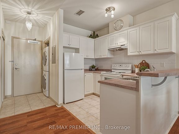 5th image of 393 King St W #704