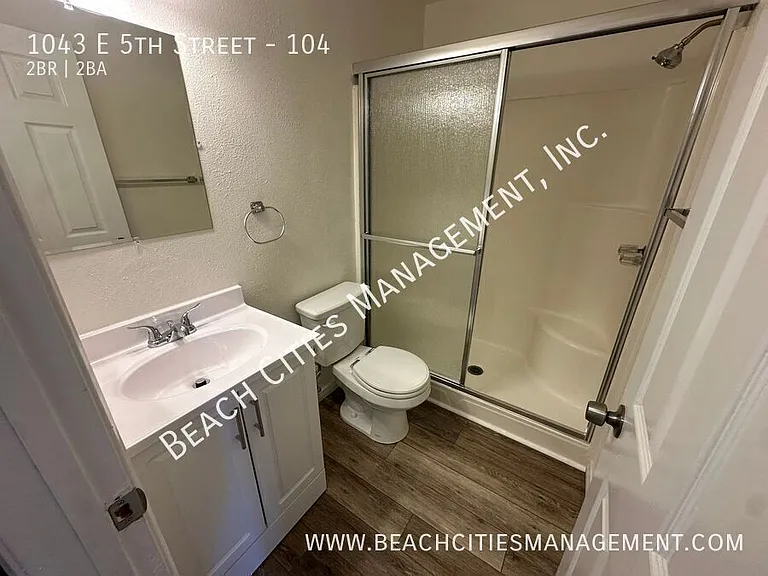 1043 E 5th St #104 — Photo 32