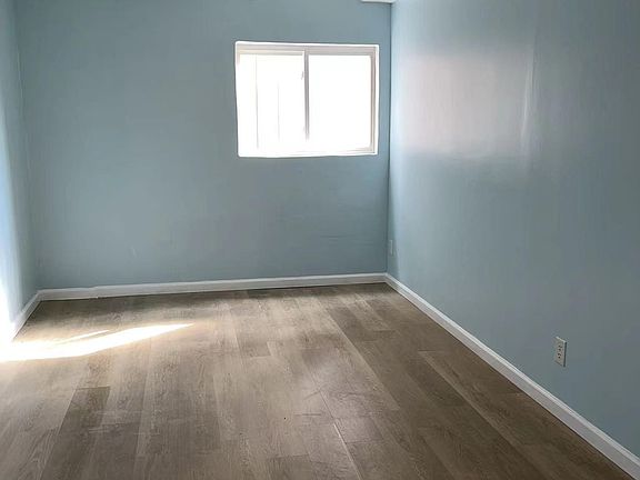 2nd image of 1632 Emerson St Floor 1