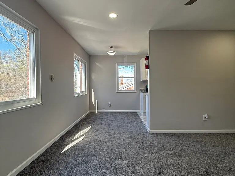 142 Joliet St SW #B — Photo 6