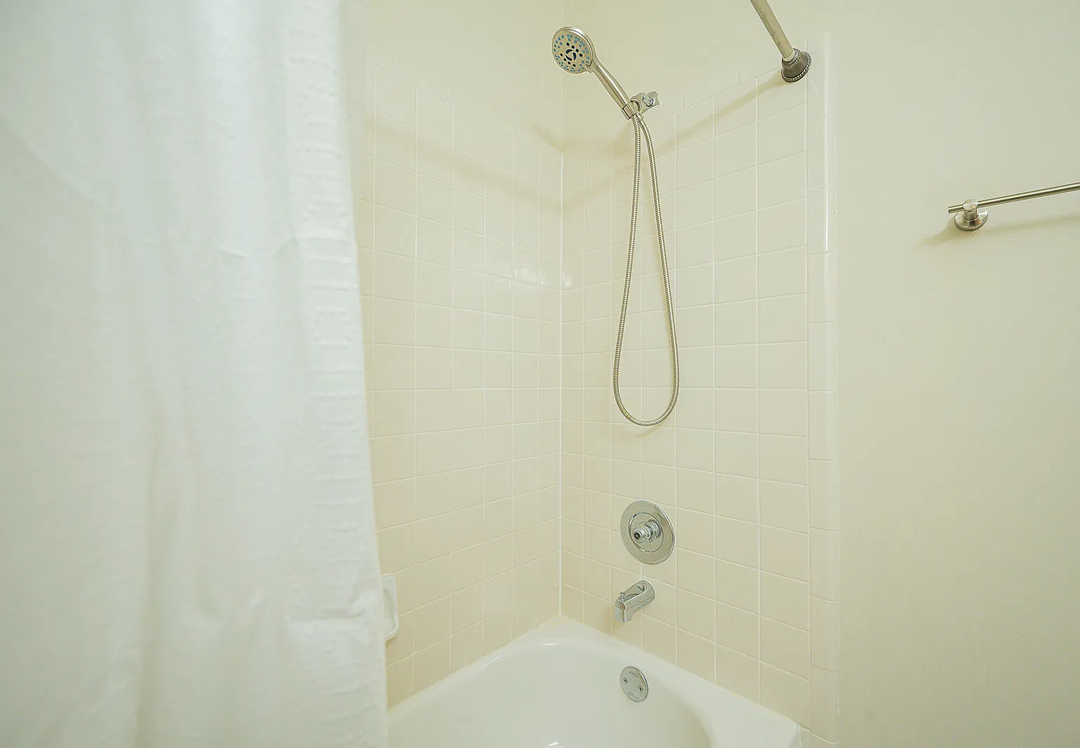 2 bed, 2.5 bath, 1600 sqft, $2,600 — Photo 3