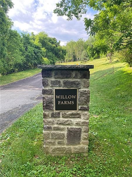 2nd image of 8 Willow Farms Ln
