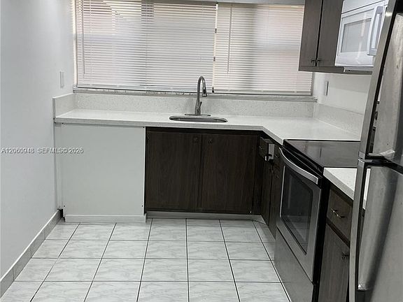 4th image of 920 NE 199th St #309-3J