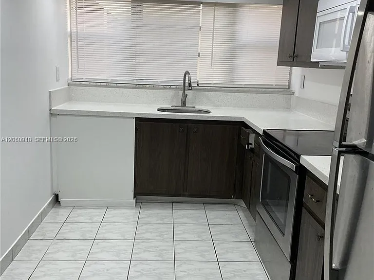 920 NE 199th St #309-3J — Photo 4