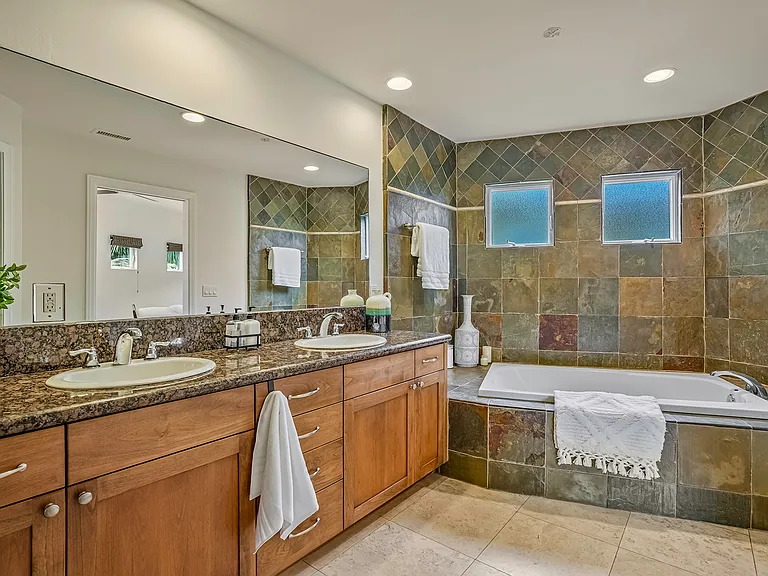 217 Hillcrest Dr #1 — Photo 7