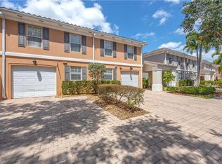 5831 Cove Cir, Naples, FL 34119