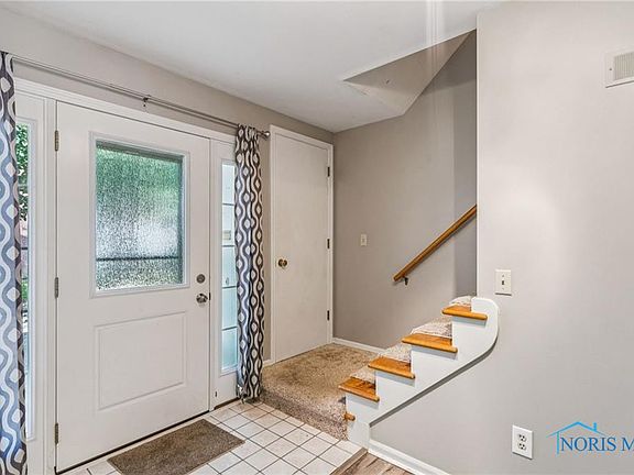 3rd image of 1902 Queenswood Dr #U-8