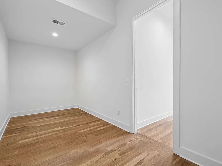 2225 Herman St — Photo 21