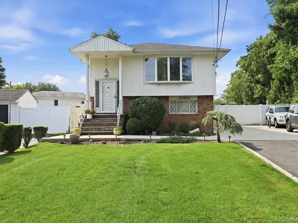 3790 Waverly Avenue, Seaford, NY 11783