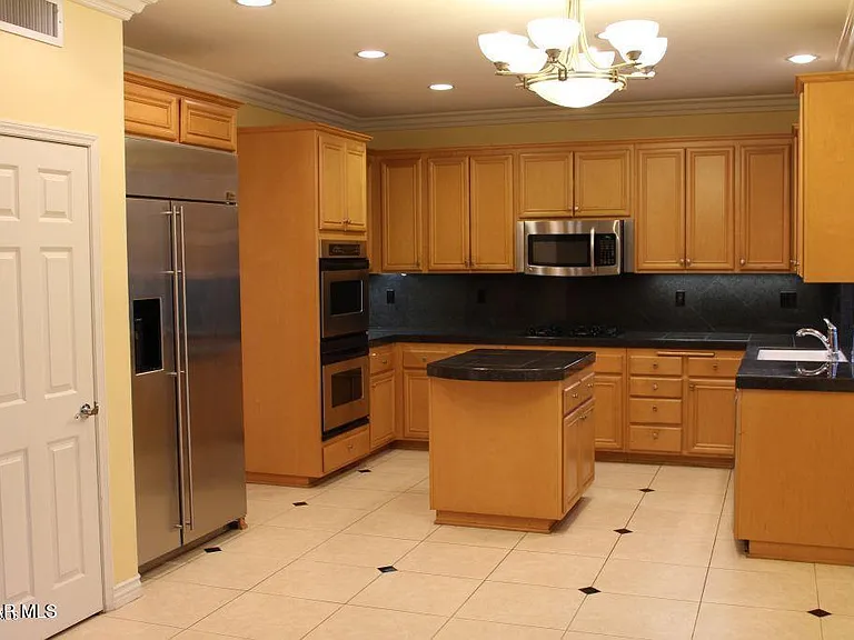 2033 Yellowthroat Pl — Photo 5