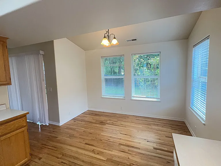 1652 Inverness Dr — Photo 9