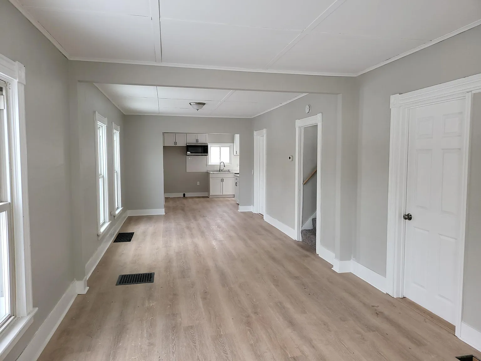 4 bed, $2,200 — Photo 2