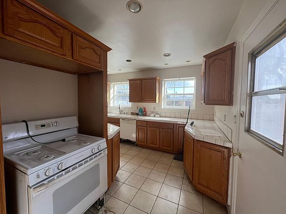 4th image of 737 W Woodcrest Ave