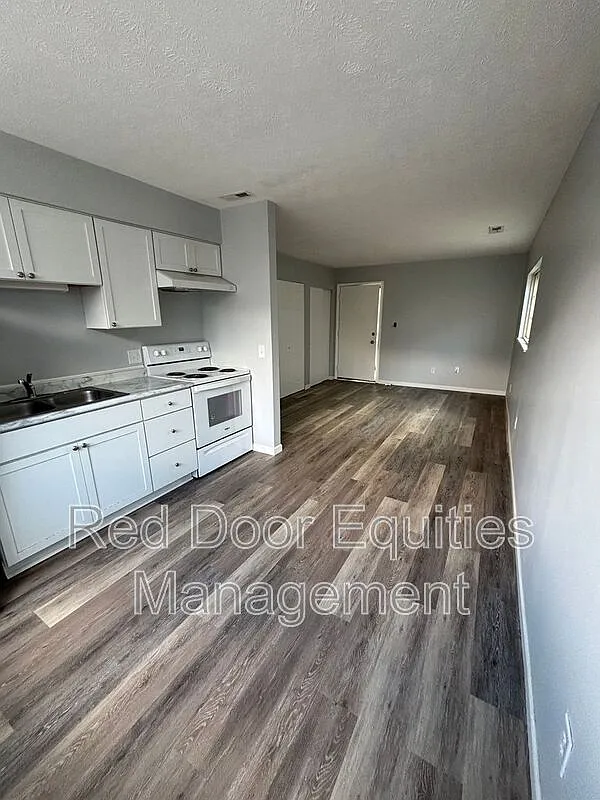 Building Photo - 117 W Walnut St #1B