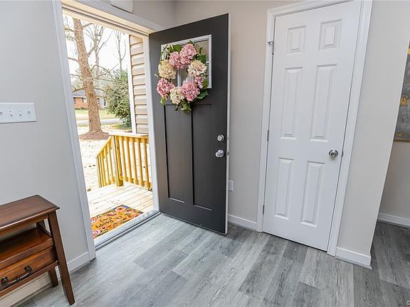 3rd image of 2836 Scarsborough Dr