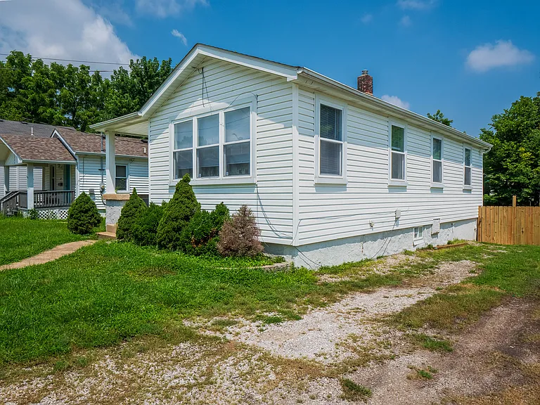 327 W Felton Ave — Photo 22