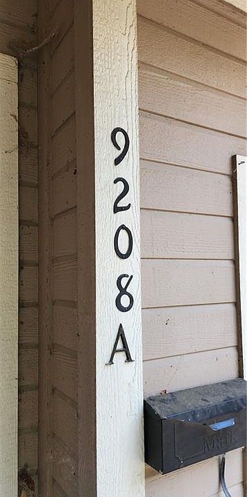 1st image of 9208A Oak St