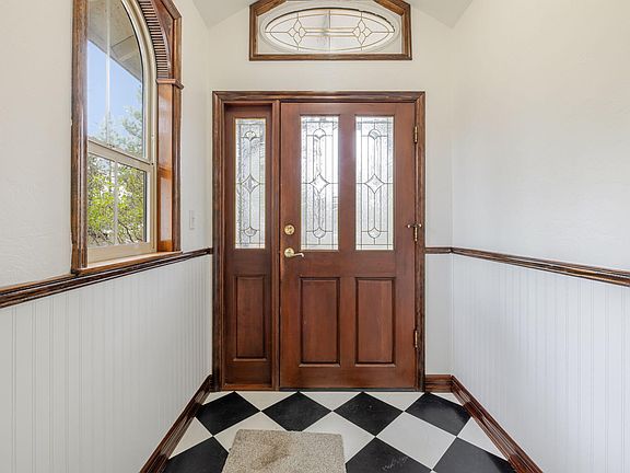 3rd image of 60236 Navajo Rd