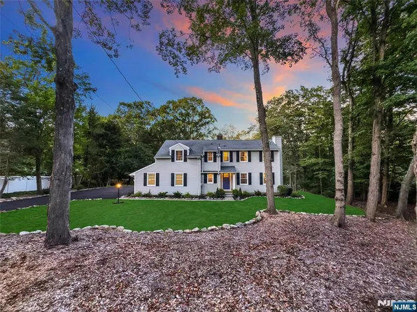 478 W Saddle River Rd, Upper Saddle River, NJ 07458